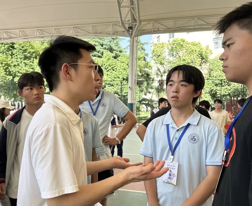 技艺与精神的碰撞：西安外事技工学校“乒”博杯乒乓球比赛拉开帷幕