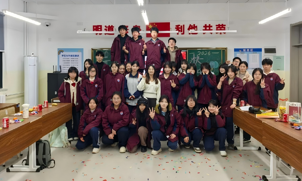 微光凝暖，匠心育人——优秀班主任何花老师的守护之路