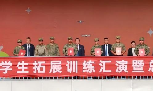 在训练中淬炼青春　在奋斗中书写担当