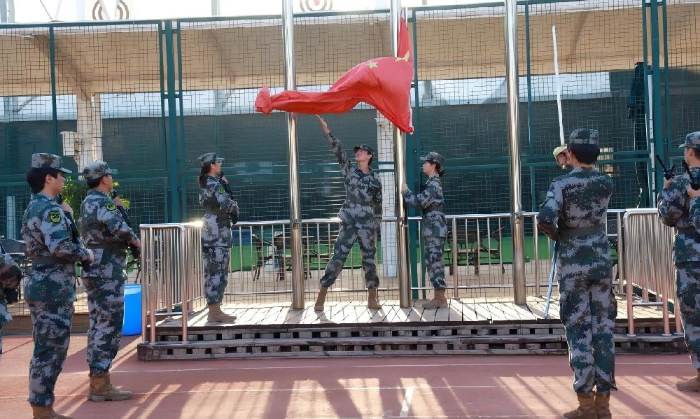 金秋起航新征程，少年逐梦正当时｜我校2026年秋季新学期首次升旗仪式圆满举行